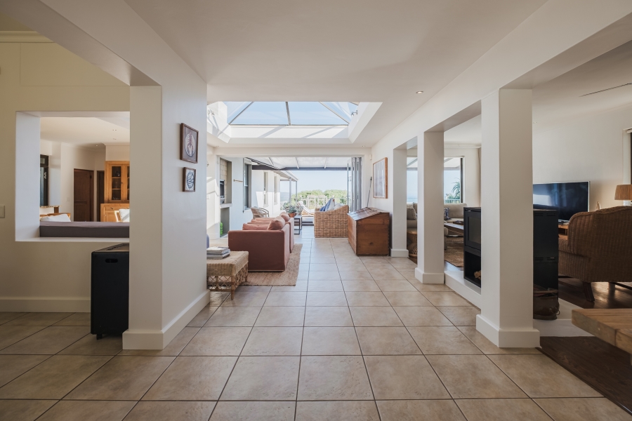 6 Bedroom Property for Sale in Belvedere Western Cape